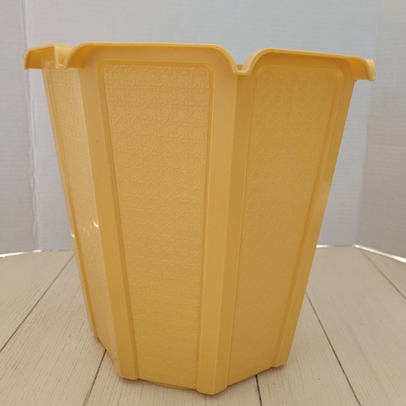 Vintage Rubbermaid yellow goldenrod waste basket trash can MCM 70s 80s retro - Picture 7 of 11